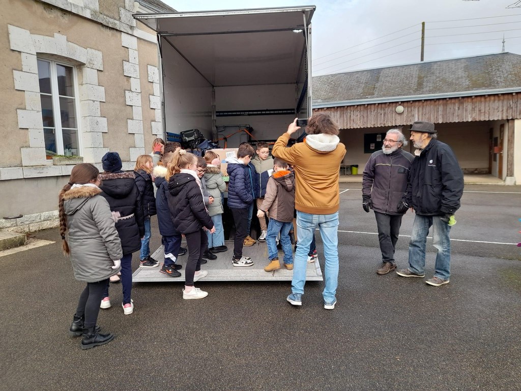 Riche collecte en matériel scolaire !